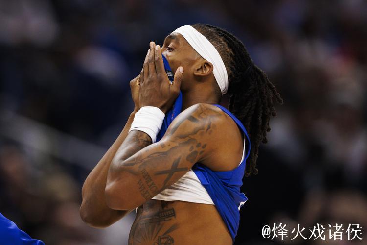 曼恩与快船达成3年4700万提前续约 上季场均贡献8.8分 曼恩与快船达成3年4700万提前续约 上季场均贡献8.8分